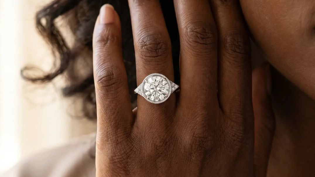 White gold Three-Stone Oval Diamond Ring